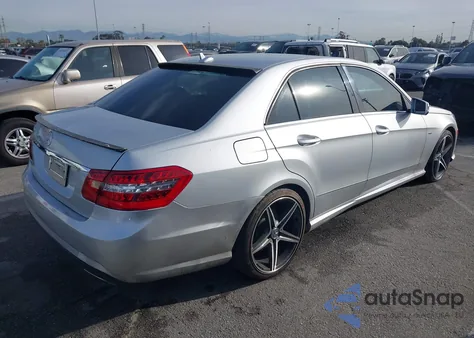 2012 Mercedes-Benz E 350 z USA, uszkodzony, nr VIN WDDHF5KB7CA555559